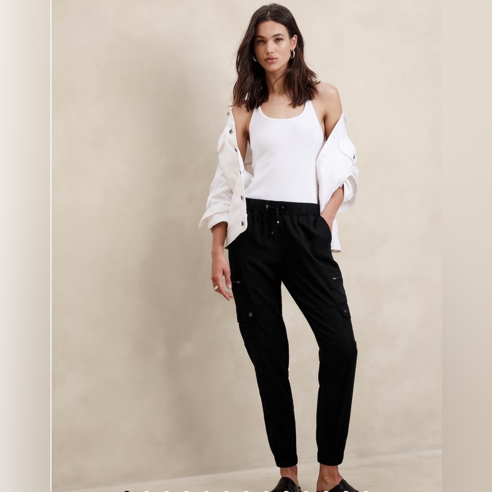 Banana Republic Tencel Cargo Soft Jogger in Black Size XS